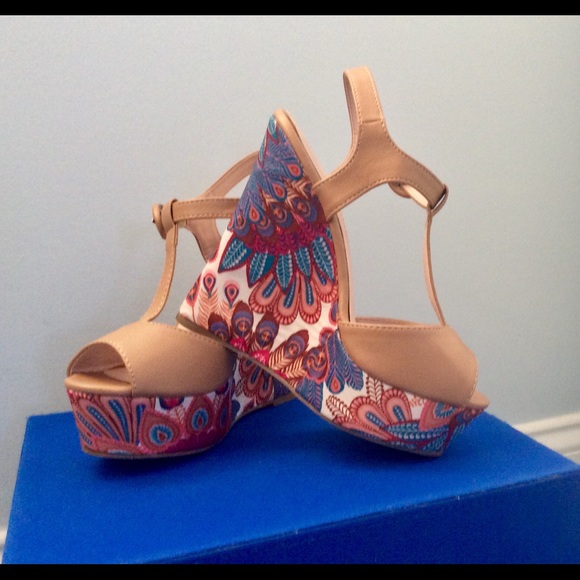DE BLOSSOM COLLECTION WEDGES. Size 5 1/2 - Picture 2 of 10